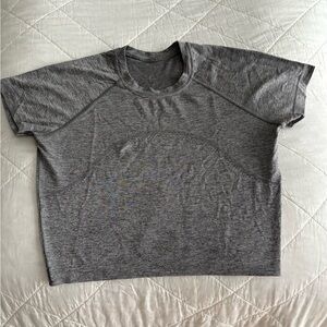 Gray lululemon women’s swiftly tech cropped top